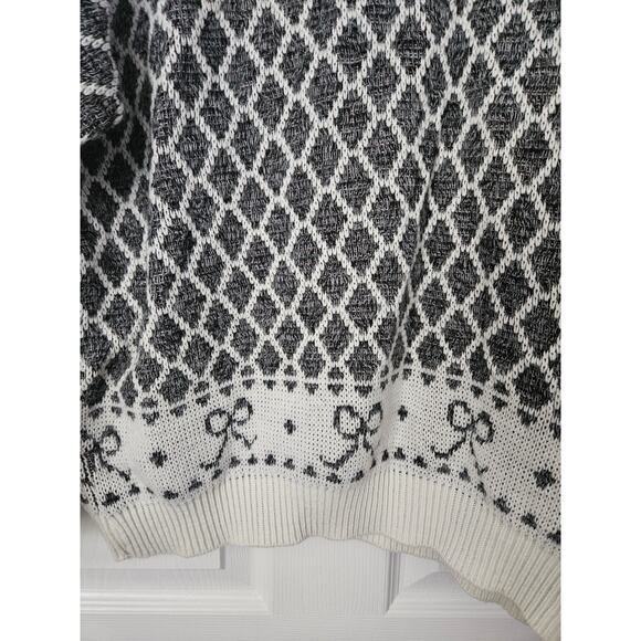 Floral Patterned Crew Neck Sweater - Picture 15 of 16